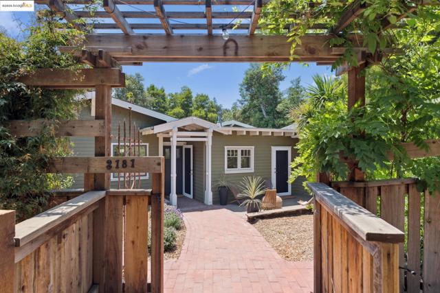2181 Andrews St, Oakland CA: https://media.crmls.org/mediaz/959893d5-6c66-49fb-b384-d935d3cb844b.jpg