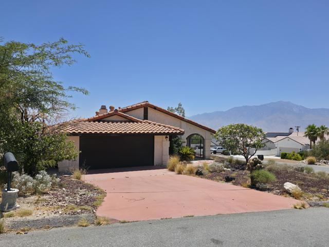 12800 Avenida Alta Loma, Desert Hot Springs CA: https://media.crmls.org/mediaz/9598d7aa-4c68-4e1a-ba65-09f7c5aacb5a.jpg