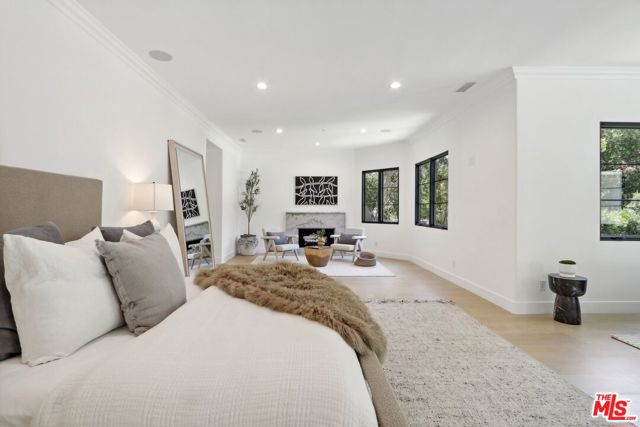 4261 Temma Court, Calabasas CA: https://media.crmls.org/mediaz/95995081-4a45-4f43-9b2b-c08f11e01650.jpg