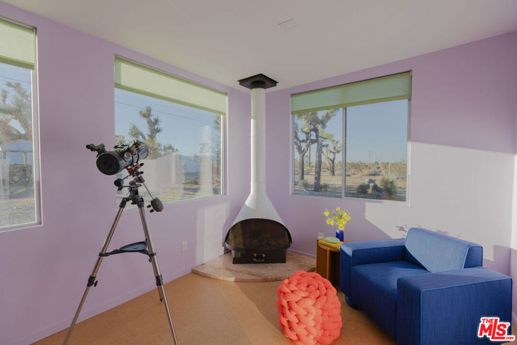 3925 Valley Vista Avenue