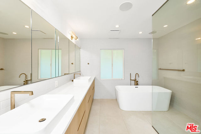 310 Beloit Avenue, Los Angeles CA: https://media.crmls.org/mediaz/959b0f8c-d73a-41f7-94af-010f332fc857.jpg