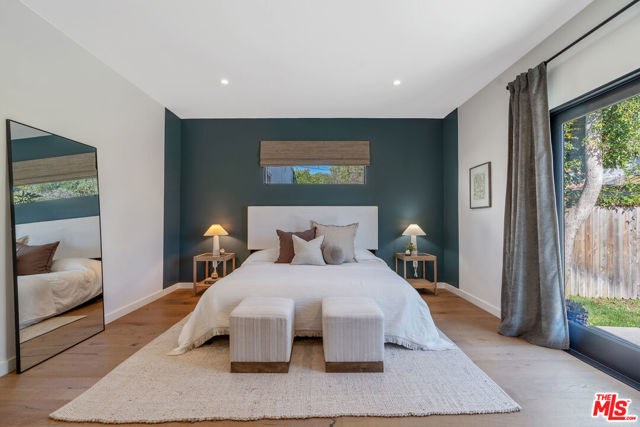 1280 S Sycamore Avenue, Los Angeles CA: https://media.crmls.org/mediaz/959baf30-929a-4141-b443-bf71f241db40.jpg