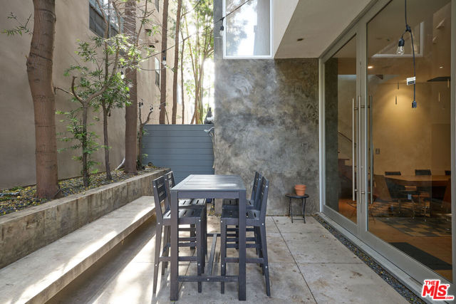 122 Mildred Avenue, Venice CA: https://media.crmls.org/mediaz/959bcd60-d485-407d-9e79-c495dae6f2cc.jpg