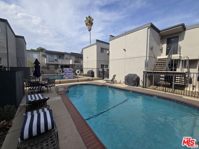 5720 Yolanda Avenue, Tarzana CA: https://media.crmls.org/mediaz/959c0f89-0a9f-4b5e-8738-f58ba0066556.jpg