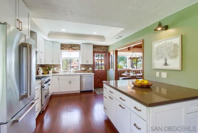 2336 Rancho Diego Ct, Escondido CA: https://media.crmls.org/mediaz/959d0c50-998c-4799-af81-d5b1cce31499.jpg