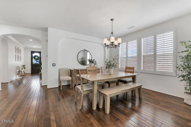 11806 Ricasoli Way, Porter Ranch CA: https://media.crmls.org/mediaz/959e29a3-854e-4fb2-81f6-089fccbd9242.jpg