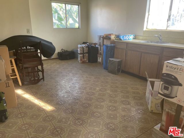 220 N Burlington Avenue, Los Angeles CA: https://media.crmls.org/mediaz/959e2a8a-43b7-4d98-b800-c42634ad9e49.jpg