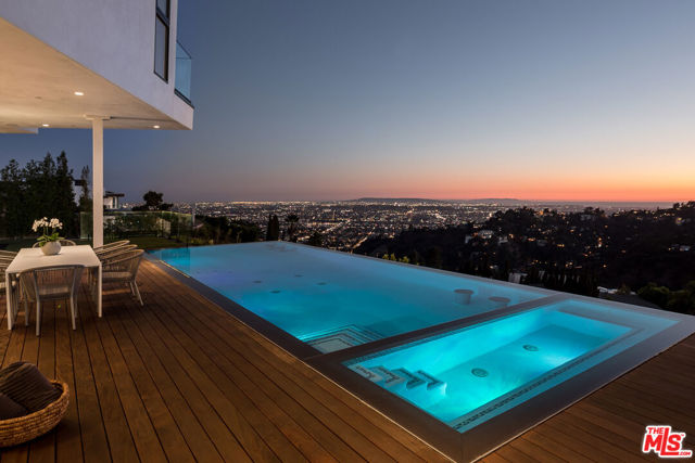 2371 Achilles Drive, Los Angeles CA: https://media.crmls.org/mediaz/959e300f-b105-4a84-b258-bb3553444220.jpg
