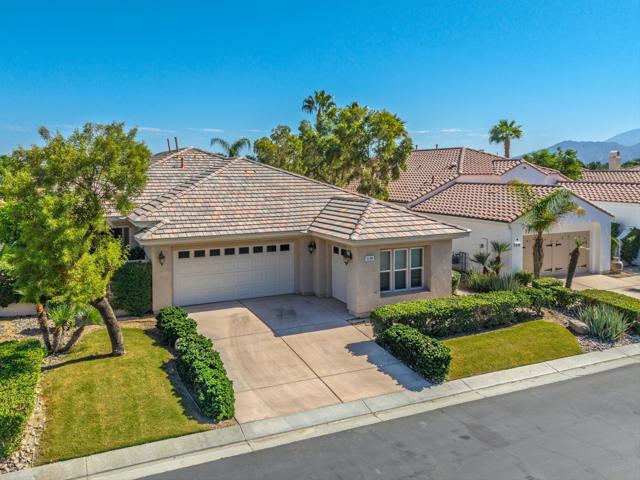 51686 Via Sorrento, La Quinta CA: https://media.crmls.org/mediaz/959e6e13-357c-4916-8747-241dfbfdad81.jpg