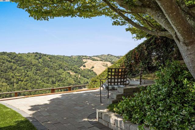 6408 Boone Dr, Castro Valley CA: https://media.crmls.org/mediaz/959edced-26c3-4b62-922a-388266c5b94a.jpg