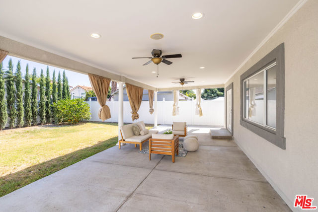 15065 Vose Street, Van Nuys CA: https://media.crmls.org/mediaz/959edd63-95ed-4f41-9fce-d046ed1ec534.jpg
