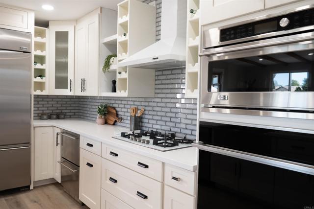 Detail Gallery Image 8 of 23 For 2560 Aaron Ct, San Diego,  CA 92105 - 3 Beds | 2/1 Baths