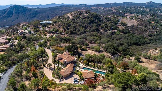 14440 Ridge Ranch Rd, Valley Center CA: https://media.crmls.org/mediaz/95a034ba-e94b-4316-8e03-de7775f1657a.jpg