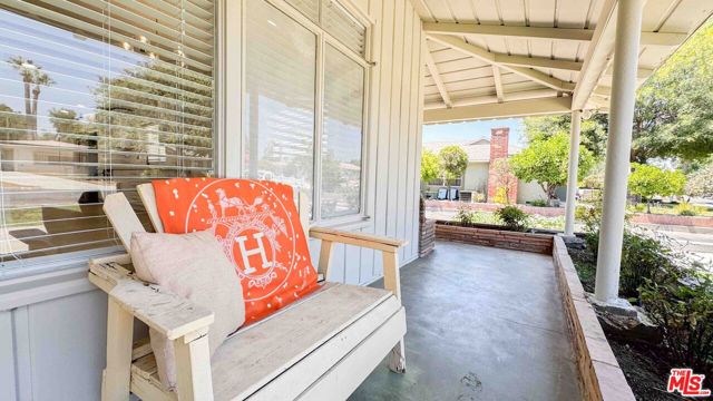 565 W El Morado Court, Ontario CA: https://media.crmls.org/mediaz/95a05b3c-8efe-4d38-8e69-8049cb136233.jpg