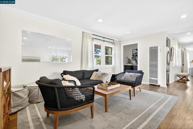 5774 Friar Ct, El Sobrante CA: https://media.crmls.org/mediaz/95a0bbad-ba0d-4f11-aba9-65b1b3eb16b8.jpg