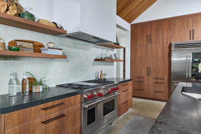 630 Ocean View Avenue, Encinitas CA: https://media.crmls.org/mediaz/95a0e5f5-efb5-456a-a64f-2e60146c3905.jpg