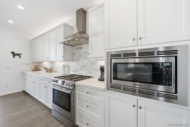 8337 Summit way, San Diego CA: https://media.crmls.org/mediaz/95a13082-4ede-455d-b8e8-b3029ae620f5.jpg