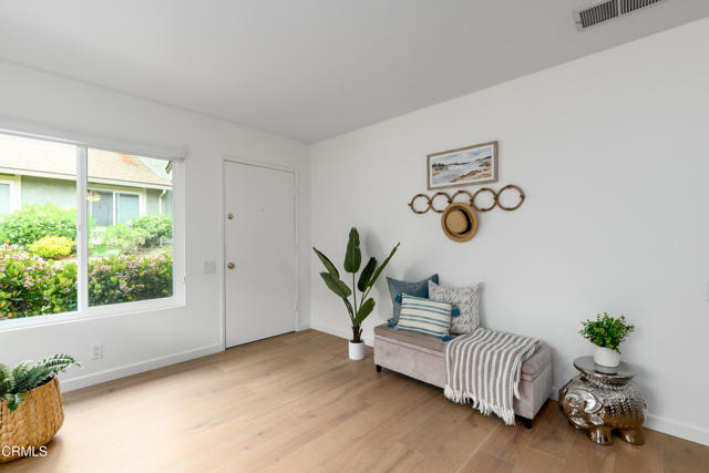 599 Rio Grande Circle, Thousand Oaks CA: https://media.crmls.org/mediaz/95a13bae-aeae-4989-9214-08629b2bed1e.jpg