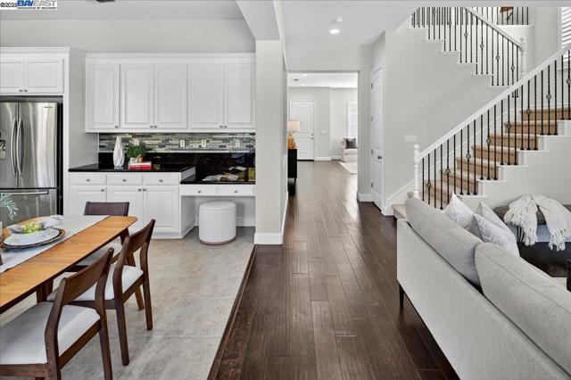 7829 Ridgeline Place, Dublin CA: https://media.crmls.org/mediaz/95a166ae-a60c-4f4f-aba3-77411f037f21.jpg