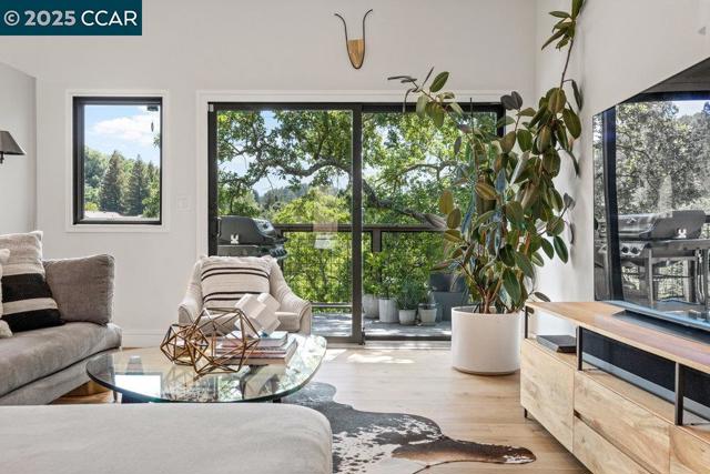 46 E Altarinda, Orinda CA: https://media.crmls.org/mediaz/95a192f4-b7d8-43a9-9396-bae687cdf66d.jpg