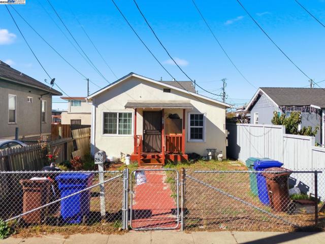 261 S 13th St, Richmond CA: https://media.crmls.org/mediaz/95a1fb32-98ab-47a6-be95-a5ab453029c1.jpg
