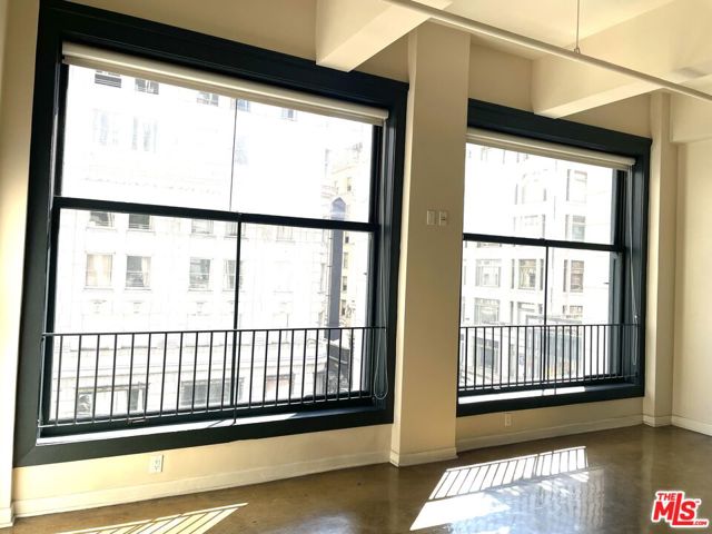 315 W 5th Street, Los Angeles CA: https://media.crmls.org/mediaz/95a202fa-864a-4a22-a694-e90f59aff140.jpg