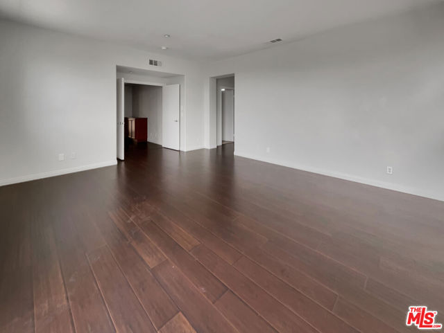 5692 Como Circle, Woodland Hills CA: https://media.crmls.org/mediaz/95a250fc-56e2-4a97-8a50-62a8c1e55899.jpg