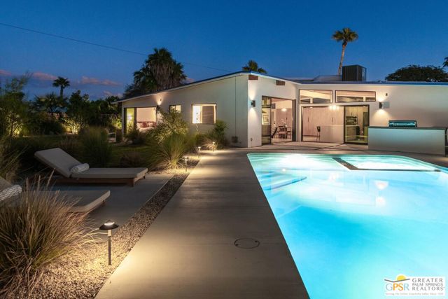 454 E Lindsey Drive, Palm Springs CA: https://media.crmls.org/mediaz/95a26986-733f-4b7a-9238-dbb660d2aeb7.jpg