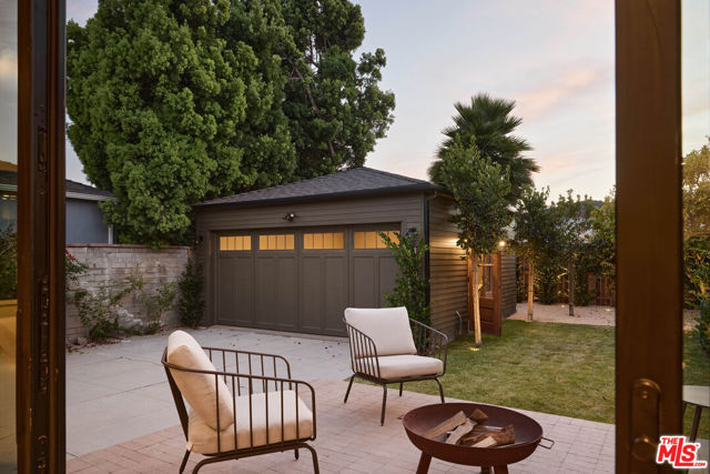 7907 Croydon Avenue, Los Angeles CA: https://media.crmls.org/mediaz/95a2afbf-ef21-4d02-a89c-da377613b8ff.jpg