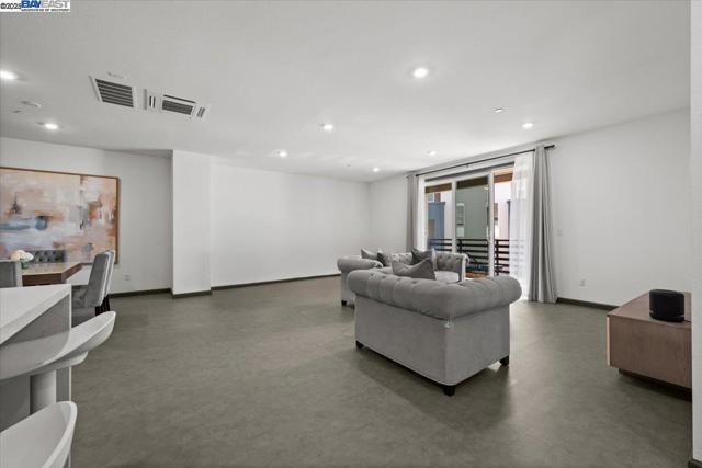 5483 Melissa Ln, Dublin CA: https://media.crmls.org/mediaz/95a2b757-a21d-4e0d-bd08-68b08f89ed8e.jpg