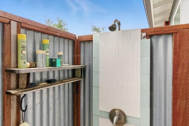 301 25th Avenue, Santa Cruz CA: https://media.crmls.org/mediaz/95a2c0d3-2bc4-4320-a862-d35df6c6c812.jpg