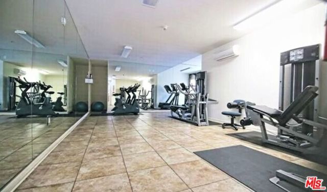 1401 S St Andrews Place, Los Angeles CA: https://media.crmls.org/mediaz/95a2d747-b23c-4b0d-b701-535a54056b26.jpg