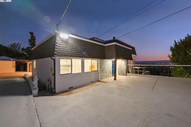 10745 Ridgeview Way, San Jose CA: https://media.crmls.org/mediaz/95a2e2e2-4885-4d81-a2a7-52af32560610.jpg
