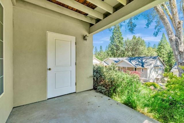 115 Fairway Village Court, Murphys CA: https://media.crmls.org/mediaz/95a2e6e1-154c-4a79-a387-bb489dfac9ed.jpg