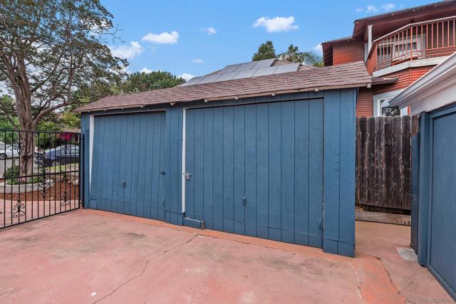 433 E 6Th Ave, Escondido CA: https://media.crmls.org/mediaz/95a2e78a-8274-402a-a7fd-beb61b2aeb4b.jpg