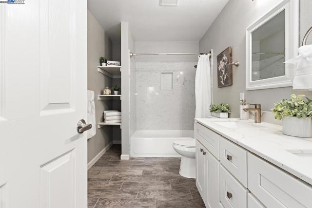 633 N P St, Livermore CA: https://media.crmls.org/mediaz/95a31ced-0485-42d7-872a-2eac16f090e7.jpg