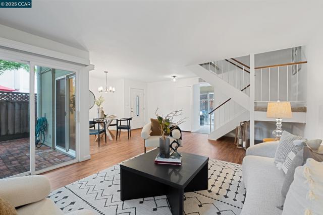 136 Garden Creek Pl, Danville CA: https://media.crmls.org/mediaz/95a36007-9435-463d-b042-e6a6694fb35b.jpg