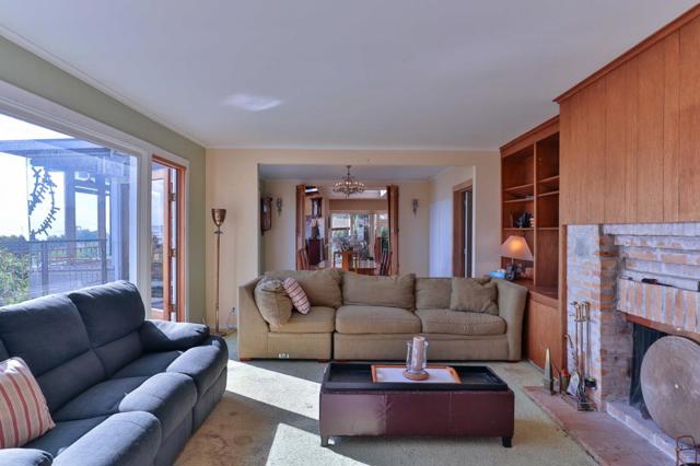 4980 Paradise Drive, Tiburon CA: https://media.crmls.org/mediaz/95a3dec4-cf87-4810-9ea9-007c77b53660.jpg