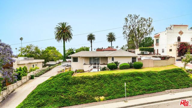 3671 Inglewood Boulevard, Los Angeles CA: https://media.crmls.org/mediaz/95a4cbf7-2c2e-489b-b4b0-e7268941977e.jpg
