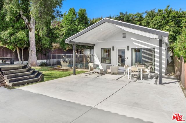 3720 Tuller Avenue, Los Angeles CA: https://media.crmls.org/mediaz/95a4cd68-6301-406d-bf38-51019cb10dbf.jpg