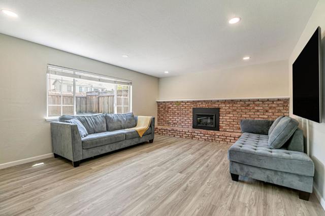 2739 Saint Giles Lane, Mountain View CA: https://media.crmls.org/mediaz/95a539de-d218-46cb-8364-dae97826cdb1.jpg