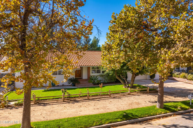 952 Carefree Drive, Simi Valley CA: https://media.crmls.org/mediaz/95a5b07d-fbc7-4074-8a45-1cc2db96b60d.jpg