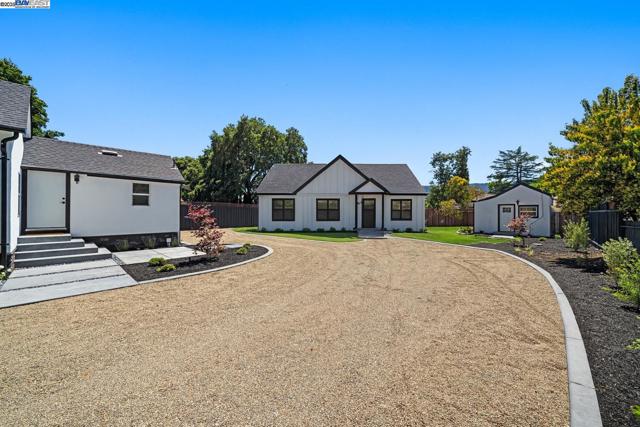 1038 Division St, Pleasanton CA: https://media.crmls.org/mediaz/95a5e848-2cba-44d4-a1a8-b0c0f12fc2ad.jpg