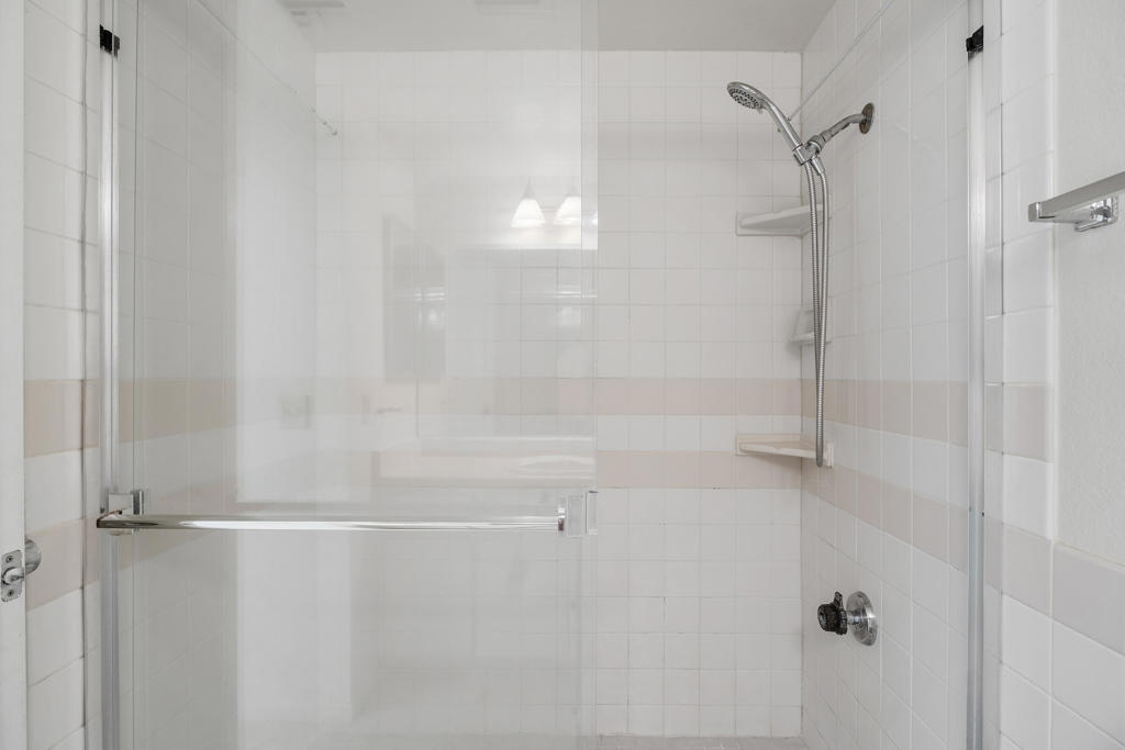 https://media.crmls.org/mediaz/95a74392-19c7-46f4-be7a-b5b55e0ab6b7.jpg?preset=X-Large