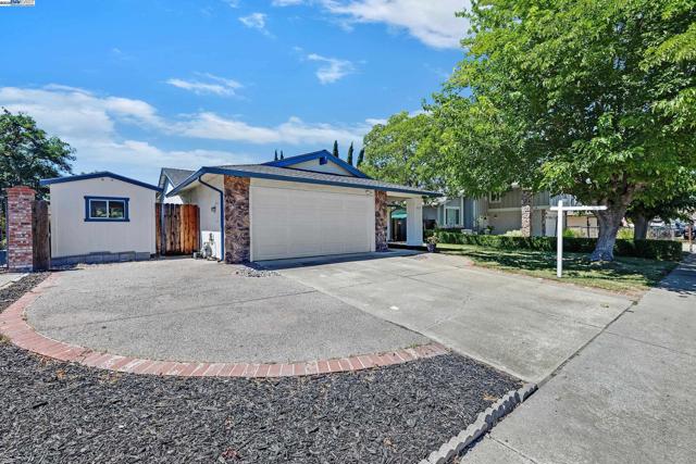 1832 Mira Loma St, Livermore CA: https://media.crmls.org/mediaz/95a7ee55-098f-4d5d-a942-07e3975ff4bd.jpg