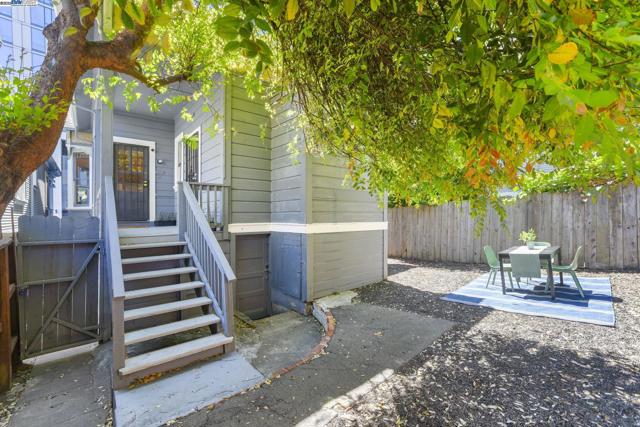 2349 Waverly St, Oakland CA: https://media.crmls.org/mediaz/95a8747a-c145-4c7c-8b0e-db099d1fa8c3.jpg