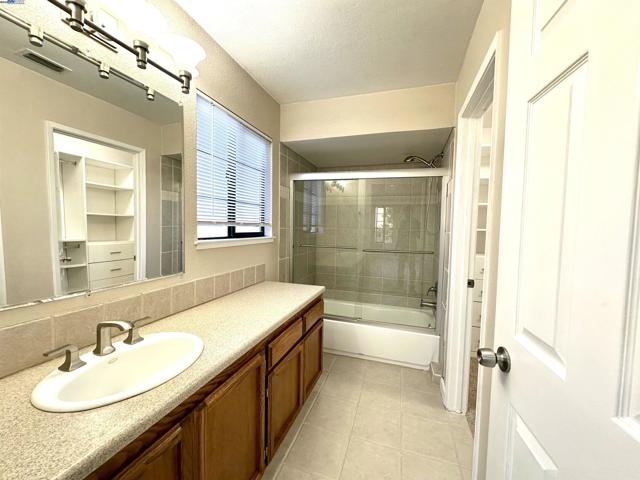 2000 Canyon Woods Dr, San Ramon CA: https://media.crmls.org/mediaz/95a8bce2-ca5f-4cf0-8c5d-1885edcadd37.jpg