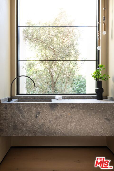 23340 Collins Street, Woodland Hills CA: https://media.crmls.org/mediaz/95a8bfb8-9f16-4536-b617-ff52697f24d4.jpg