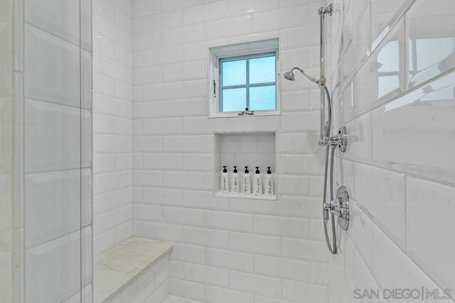 1050 Isabella Ave, Coronado CA: https://media.crmls.org/mediaz/95a8e302-ad6f-4987-8e98-72d1123dff29.jpg