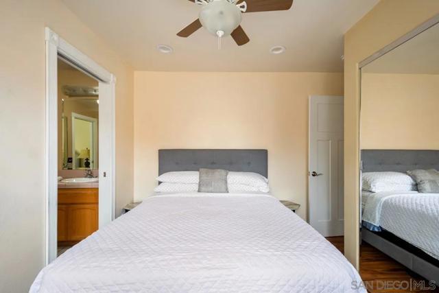 4435 Summer Dr, Oceanside CA: https://media.crmls.org/mediaz/95a93bec-c4a7-495f-870f-f6200853f91a.jpg